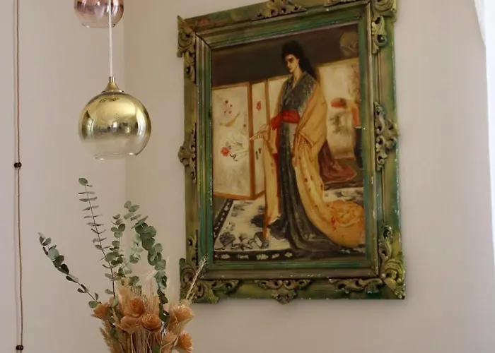 Luiza Vatican Home Rom